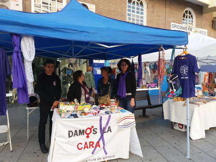 La Asociacin 'Damos la Cara' presenta su red de apoyo a vctimas de violencia en la Feria de Artesana y Comercio Carquifa